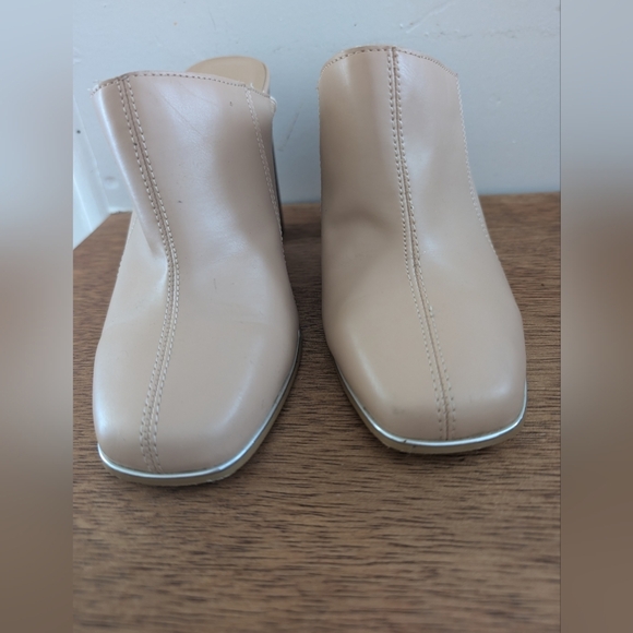 Elegant Beige Block Heel Mules - Picture 7 of 7